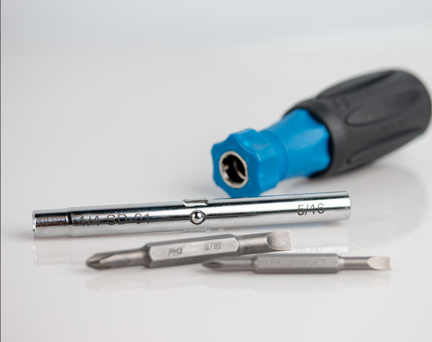 6-in-1 Multi-Bit Screwdriver with Phillips and Slotted Bits ...